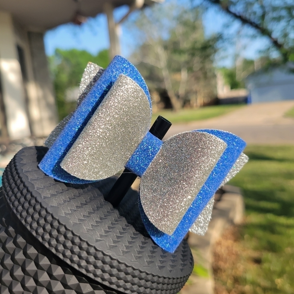 Tumbler bow straw topper